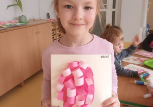 Hania przedstawia swojego hiacynta