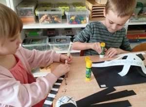 Realizacja długoterminowych projektów edukacyjnych – „Sztuka w oczach dziecka” oraz „Dziecięca interpretacja muzyki” (listopad-czerwiec) – dla wszystkich Dzieci