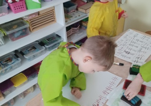 Stemplowanie linii za pomocą klocków i tuszu