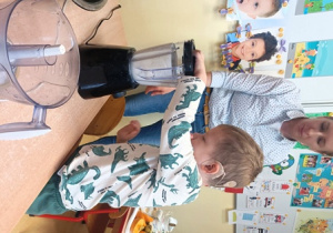 Mark w czasie miksowania owoców
