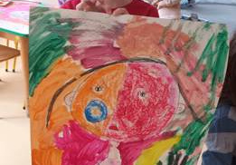 Nela prezentuje swój obraz zainspirowany sztuką tworzoną przez Pabla Picasso