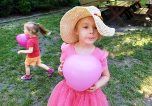 Hania z różowym balonem