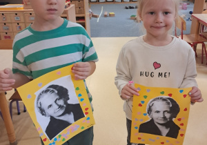 Wiktor i Laura prezentują portret M. Montessori