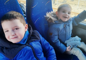 Marcel i Szymon w autokarze