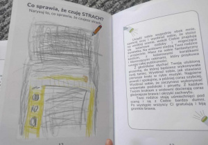 Rysunek wykonany przez dziecko w książeczce