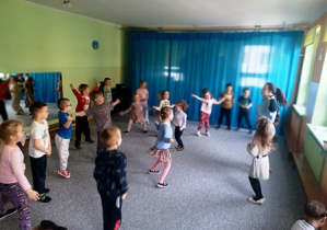 Taniec swobodny do muzyki