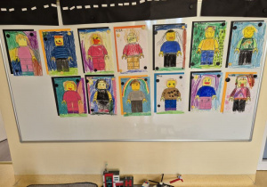 Autoportrety dzieci jako ludzików Lego