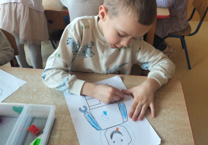 Liosza projektuje swojego ludzika Lego