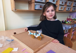 Rita i efekt jej pracy z klockami Lego