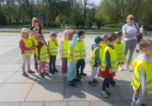 Dzieci rozpoczynają wycieczkę na Starym Rynku