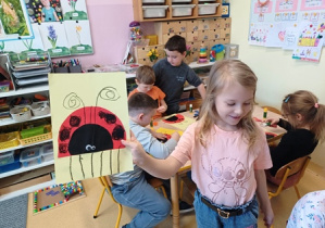 Hania i jej praca plastyczna