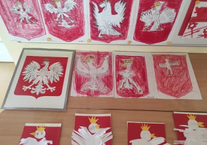 Wystawa prac plastycznych o tematyce patriotycznej.
