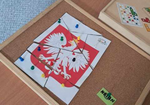 Puzzle przedstawiające godło Polski wykonane przez Natana