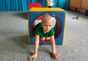 Tymon podczas pokonywania toru przeszkód
