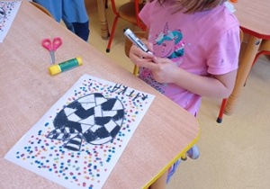 Ritka podpisuje swoje dzieło