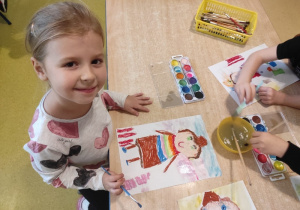 Maja podczas rysowania portretu M. Montessori.