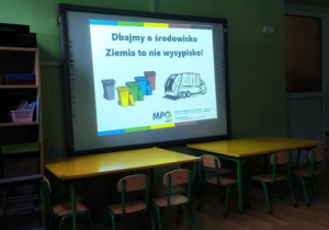 Tablica interaktywna z wyświetlonym slajdem prezentacji