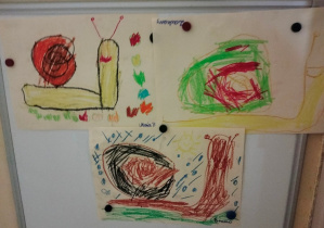 ślimaki namalowane pastelami na wystawie naszej grupy