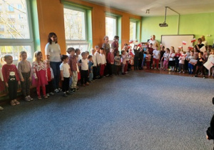 Wspólne odśpiewanie "Mazurka Dąbrowskiego"