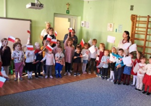 Wspólne odśpiewanie "Mazurka Dąbrowskiego"