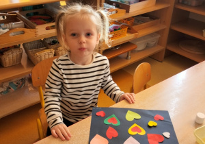 Jula tworzy pracę na temat prawa do miłości