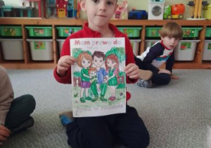 Tytus prezentuje ilustrację przedstawiającą prawo do życia w rodzinie