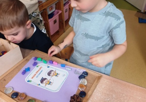 Kostas i prawo do zabawy