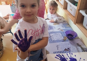 Janinka i jej fioletowa rączka