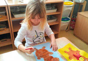 Ala maluje swojego misia