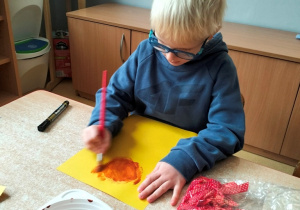 Kuba maluje swojego misia