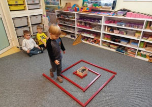 Zabawa ruchowa "Skarb misia"