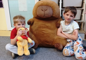 Kostas i Franio ze swoimi pluszakami