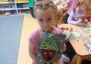 Olga prezentuje swoją pracę