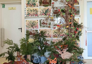 Wystawa z pracami dzieci - zwierzątka w lesie