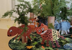 Wystawa z pracami dzieci - zwierzątka w lesie - sarna, ryś