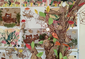 Wystawa z pracami dzieci - zwierzątka w lesie - pająki, orzeł