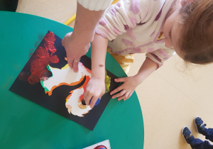 Stemplowanie na szablonie wiewiórki