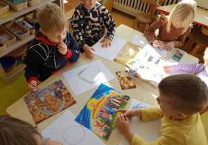 Dzieci rysują Świętych według wzoru