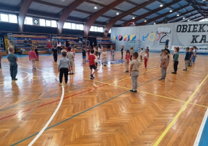 Zabawa ruchowa "Firurka"