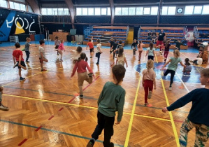 Skoki na jednej nodze