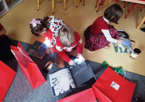 Rozpakowywanie prezentów