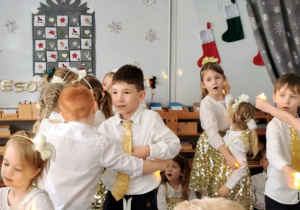 Dzieci podczas tańca