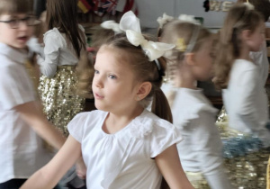 Dziewczynka podczas tańca