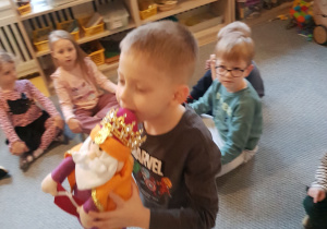 Ćwiczenie ciszy z figurami trzech króli