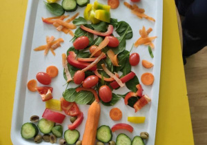 Warzywa leżą na tacy