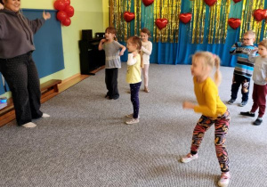 Dzieci podczas tańca