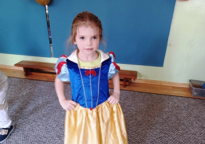 Janinka w stroju Śnieżki