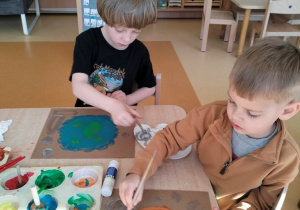 Franek i Zachary tworzą swoje planety