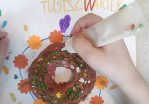 Prezentacja własnoręcznie wykonanego pączka.