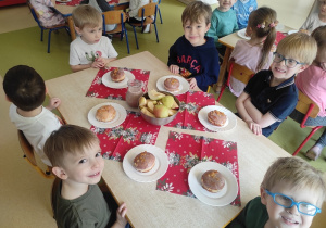 Dzieci celebrują ,,Tłusty Czwartek".